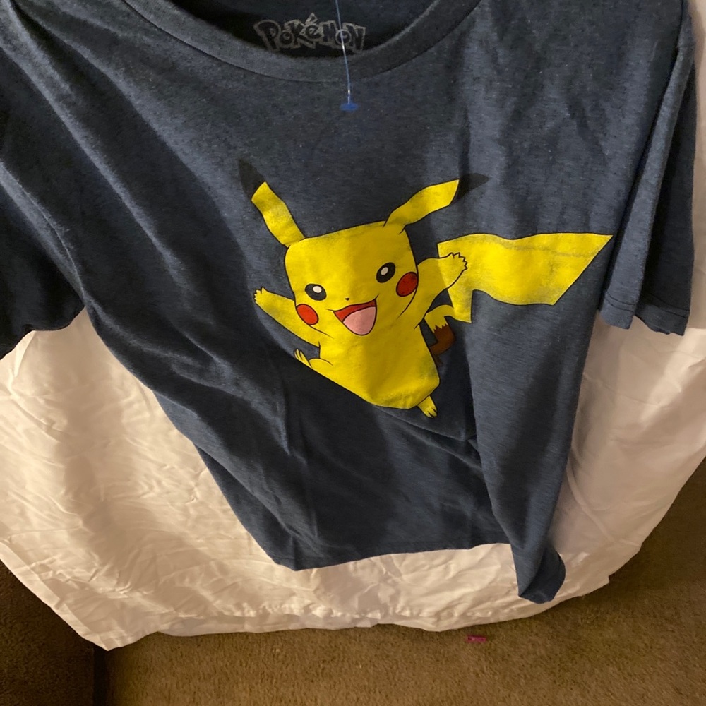 Pikachu action T-shirt size large - Picture 1 of 8